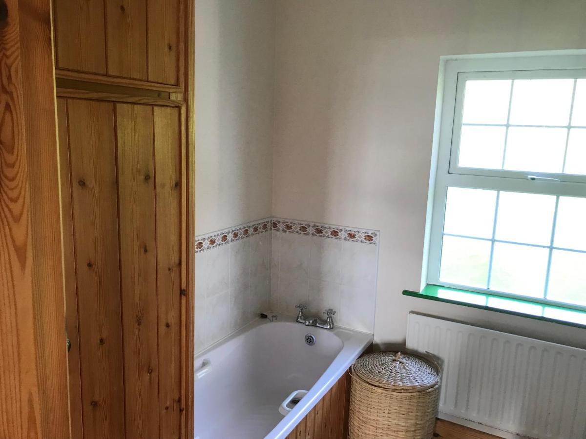 Carraigin Ban Villa Toormakeady Exteriör bild